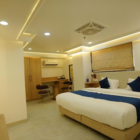 Hotel 6 Seasons, Koregoan Park, Pune Extérieur photo