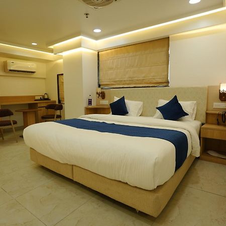 Hotel 6 Seasons, Koregoan Park, Pune Extérieur photo