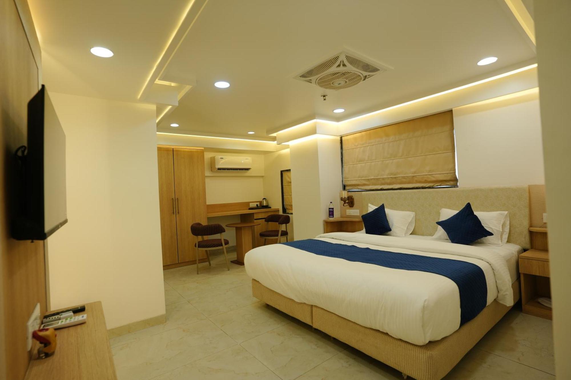 Hotel 6 Seasons, Koregoan Park, Pune Extérieur photo