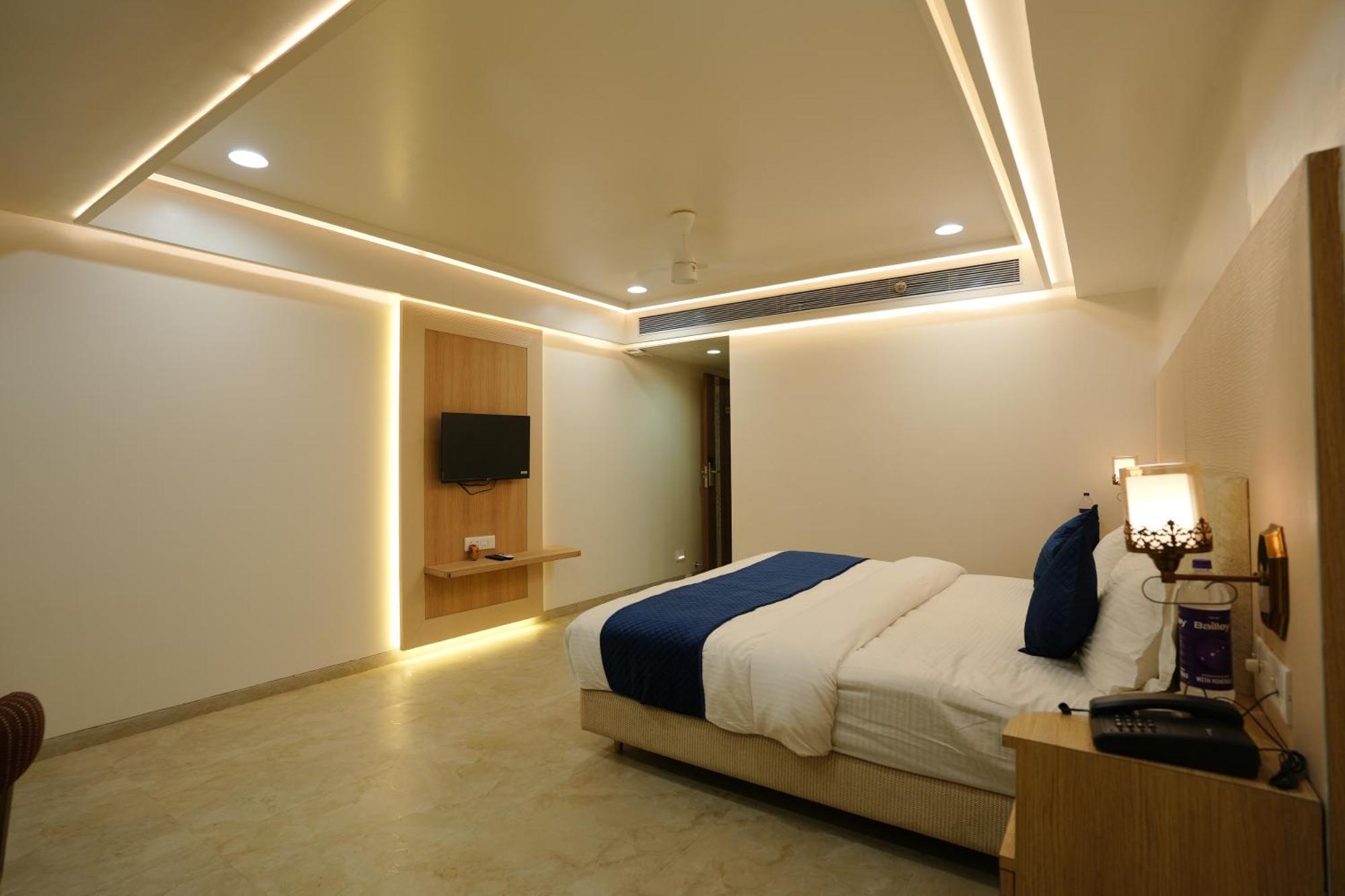 Hotel 6 Seasons, Koregoan Park, Pune Extérieur photo