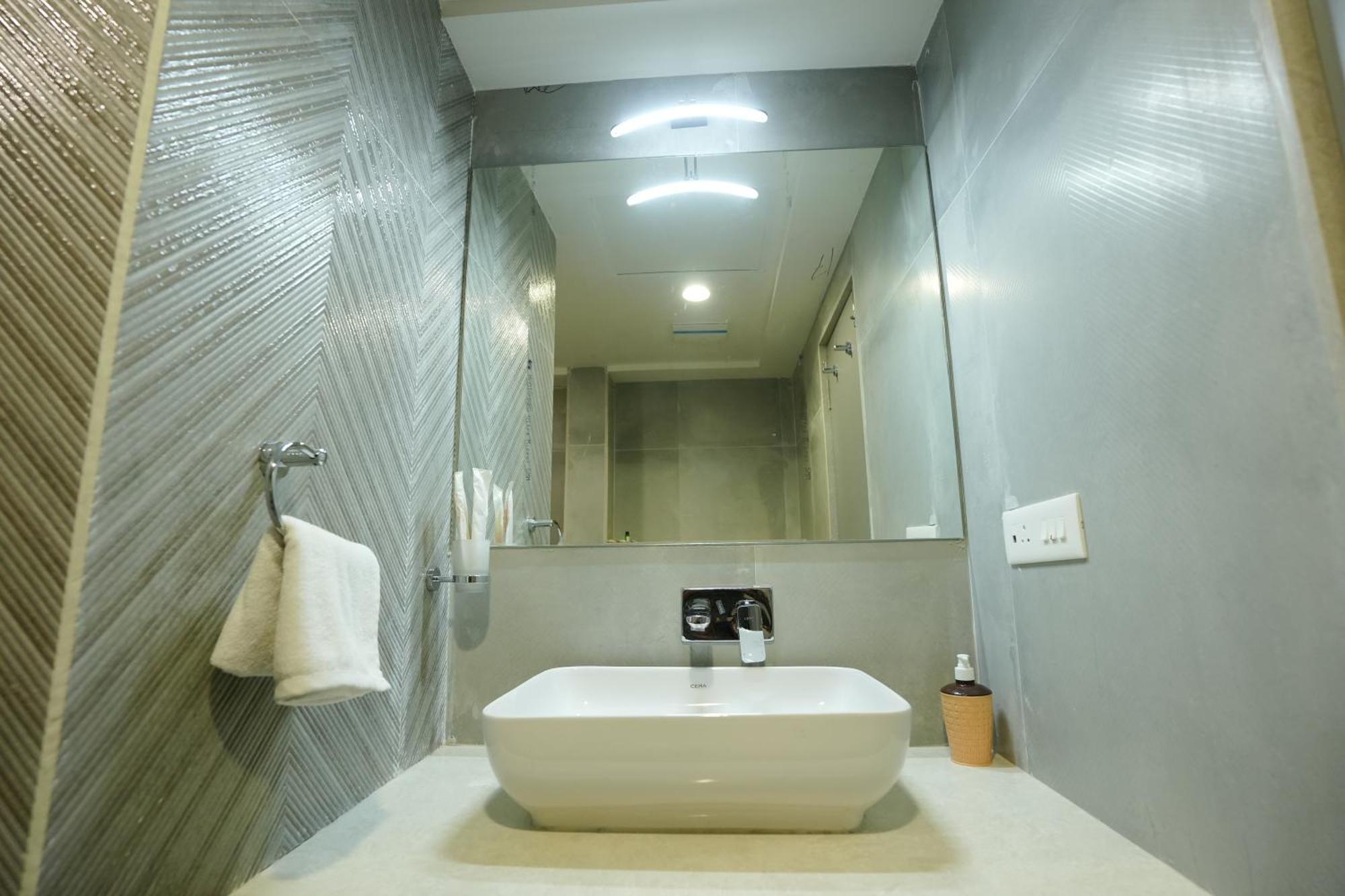 Hotel 6 Seasons, Koregoan Park, Pune Extérieur photo