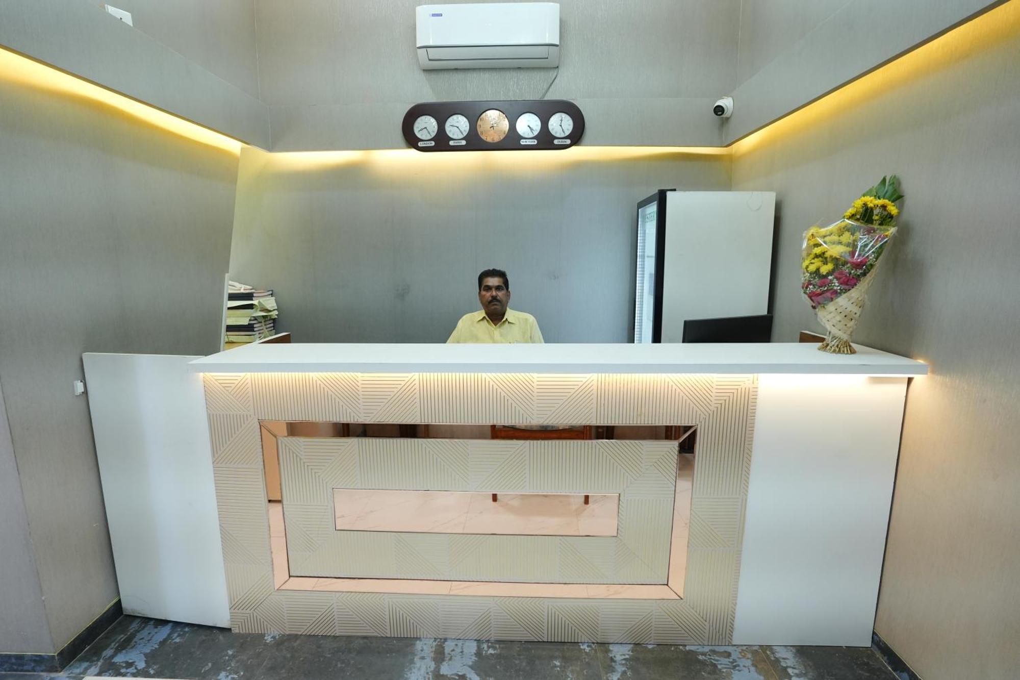 Hotel 6 Seasons, Koregoan Park, Pune Extérieur photo